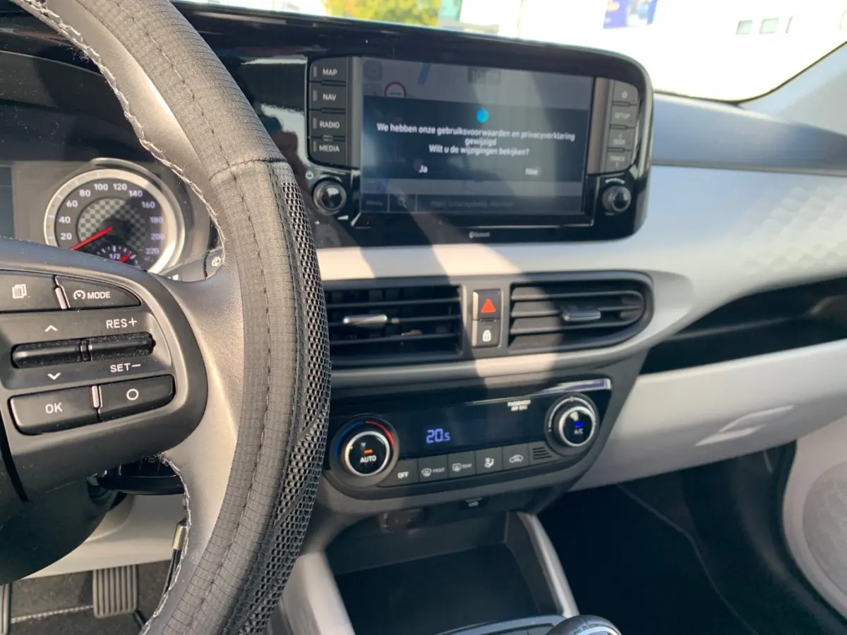 1.0 Premium l Camera l Automatische Airco l Parkeersensoren l Navigatie l Elektr. Pakket l