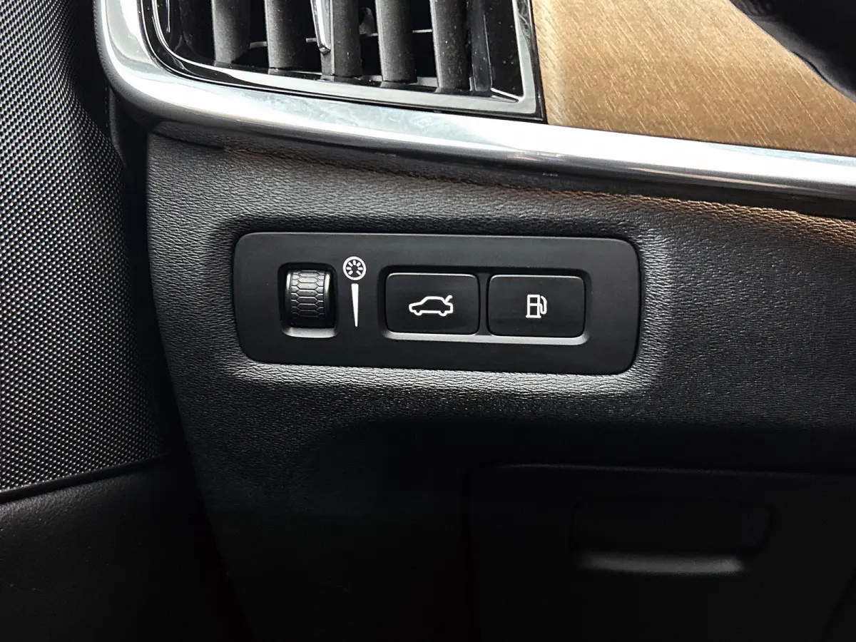2.0 T8 AWD Inscription SOH 81% / Panorama dak / Adap-Cruise / leder int. / Head-up / stoelkoeling-verw. / Navigatie / / Apk 11-2026