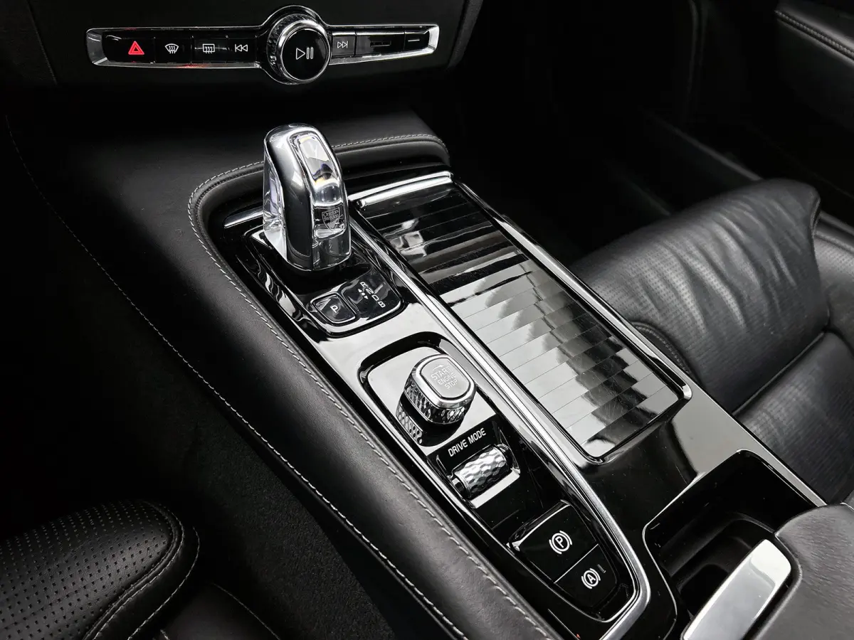 2.0 T8 AWD Inscription SOH 81% / Panorama dak / Adap-Cruise / leder int. / Head-up / stoelkoeling-verw. / Navigatie / / Apk 11-2026