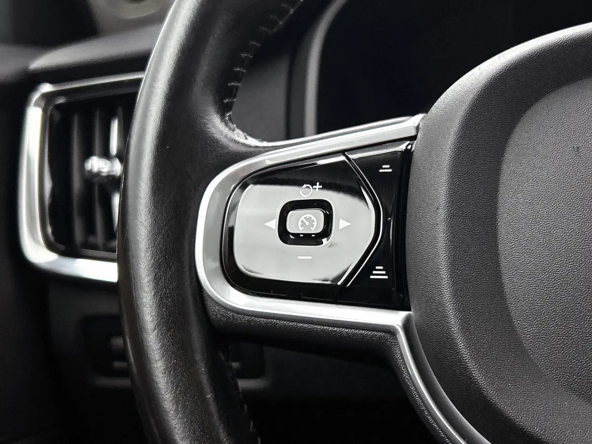 2.0 T8 AWD Inscription SOH 81% / Panorama dak / Adap-Cruise / leder int. / Head-up / stoelkoeling-verw. / Navigatie / / Apk 11-2026