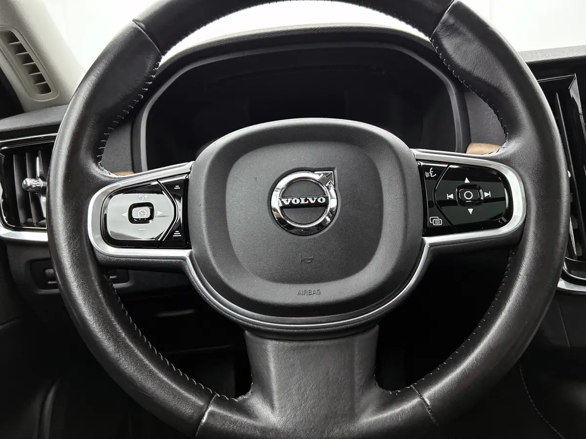 2.0 T8 AWD Inscription SOH 81% / Panorama dak / Adap-Cruise / leder int. / Head-up / stoelkoeling-verw. / Navigatie / / Apk 11-2026