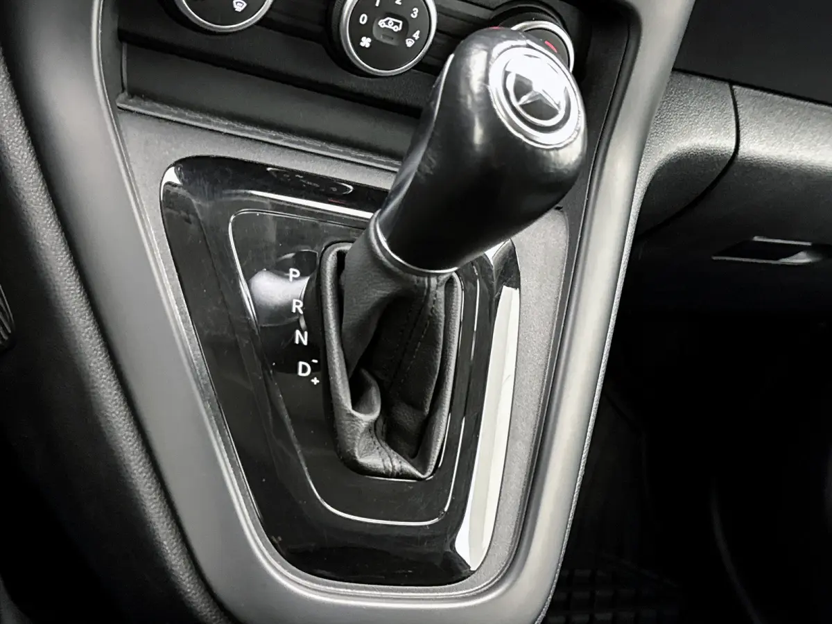 110 CDI L1 Pro Automaat Carplay Stoelverwarming Trekhaak Cruise control