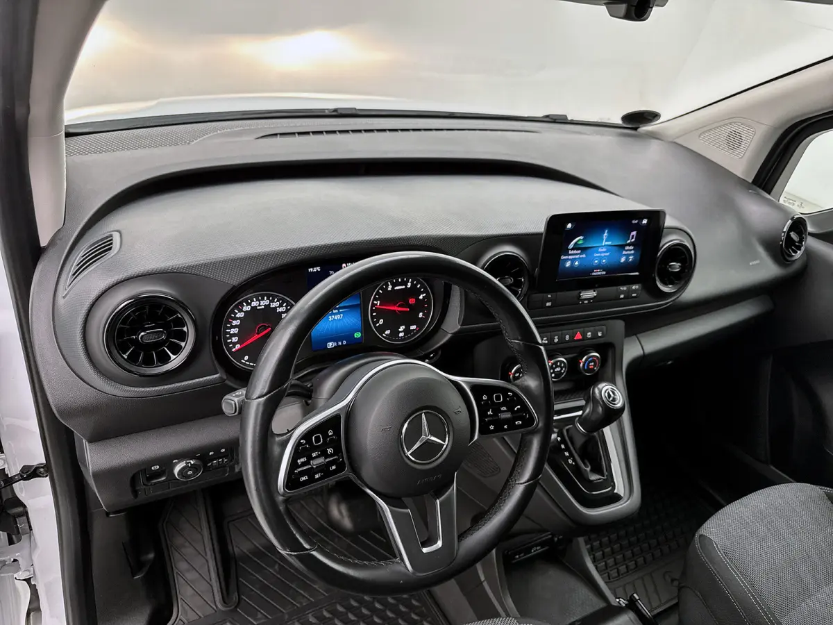 110 CDI L1 Pro Automaat Carplay Stoelverwarming Trekhaak Cruise control