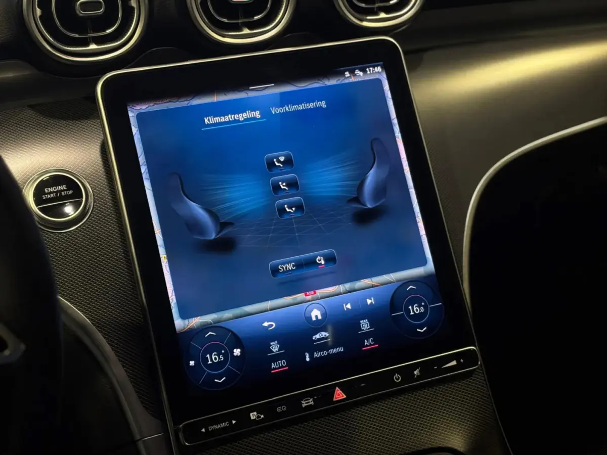 300 e Business Line Limited (Goed OndH, Panorama, Camera, Navi, StoelV, Carplay, SfeerV, Etc)