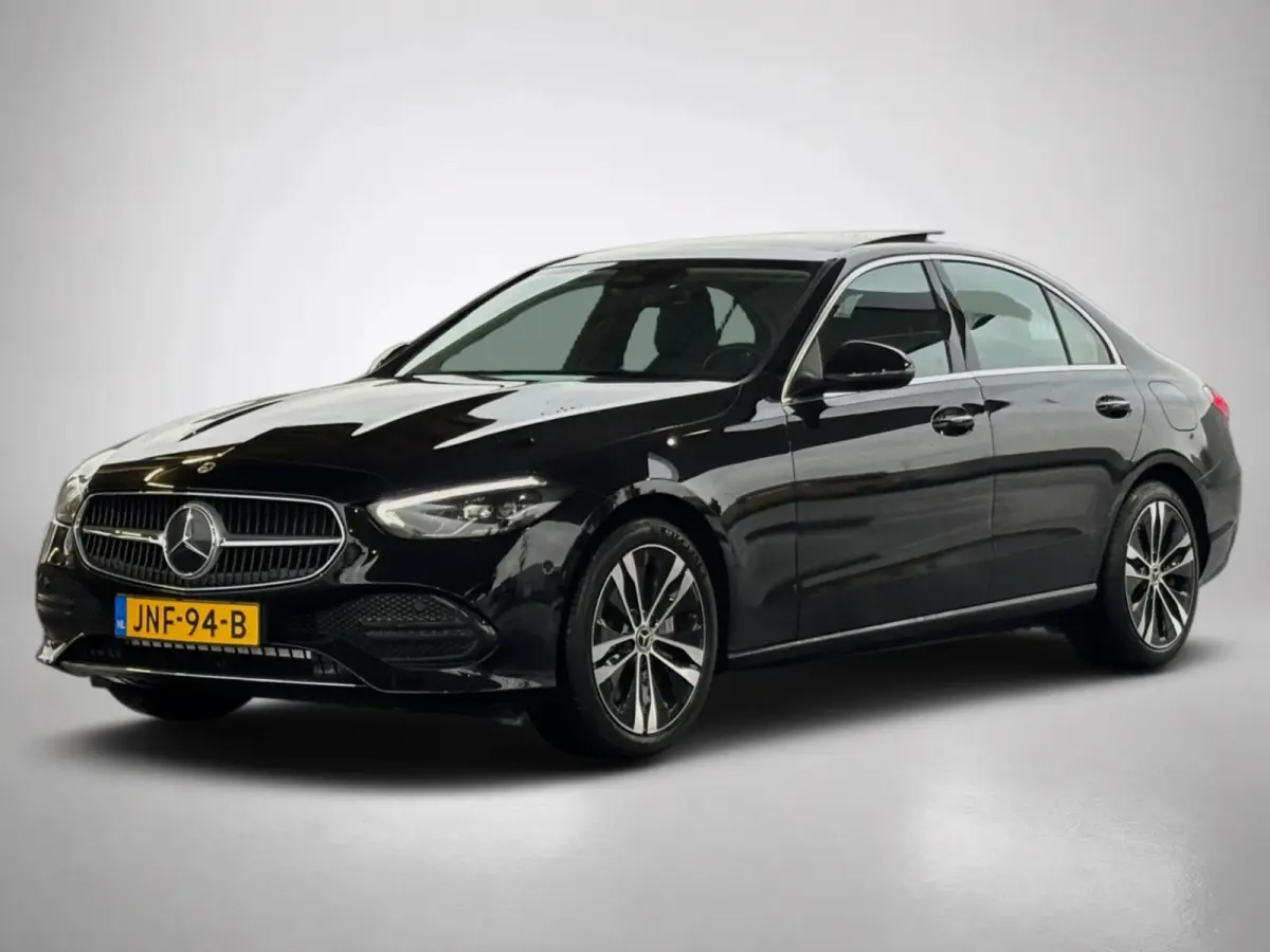 300 e Business Line Limited (Goed OndH, Panorama, Camera, Navi, StoelV, Carplay, SfeerV, Etc)