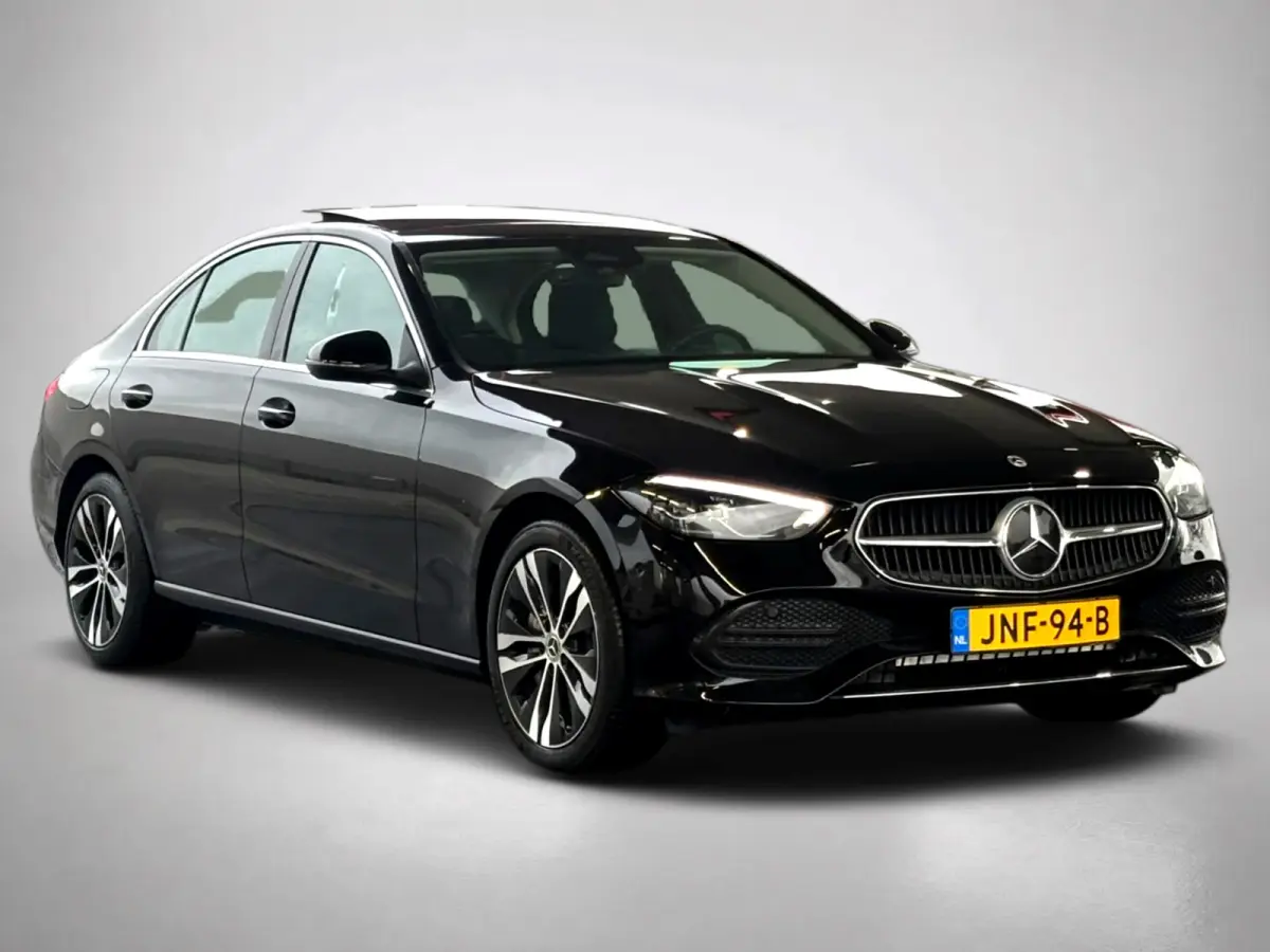 300 e Business Line Limited (Goed OndH, Panorama, Camera, Navi, StoelV, Carplay, SfeerV, Etc)