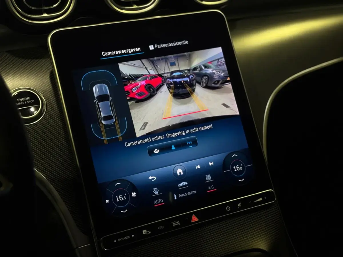 300 e Business Line Limited (Goed OndH, Panorama, Camera, Navi, StoelV, Carplay, SfeerV, Etc)