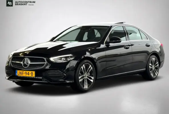 300 e Business Line Limited (Goed OndH, Panorama, Camera, Navi, StoelV, Carplay, SfeerV, Etc)