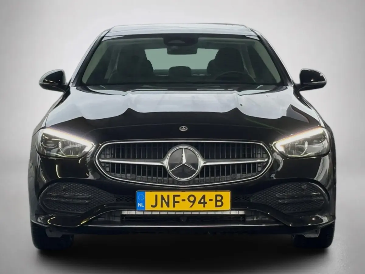 300 e Business Line Limited (Goed OndH, Panorama, Camera, Navi, StoelV, Carplay, SfeerV, Etc)