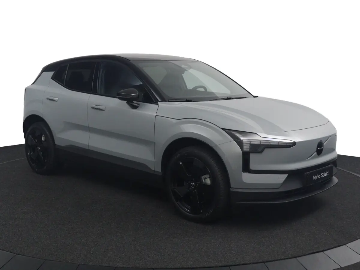 P5 Long Range Plus Black Edition Europa 69 kWh | Elektrisch Verstelbare Soelen | Op Voorraad | Harman/Kardon | Stoelverwarming |