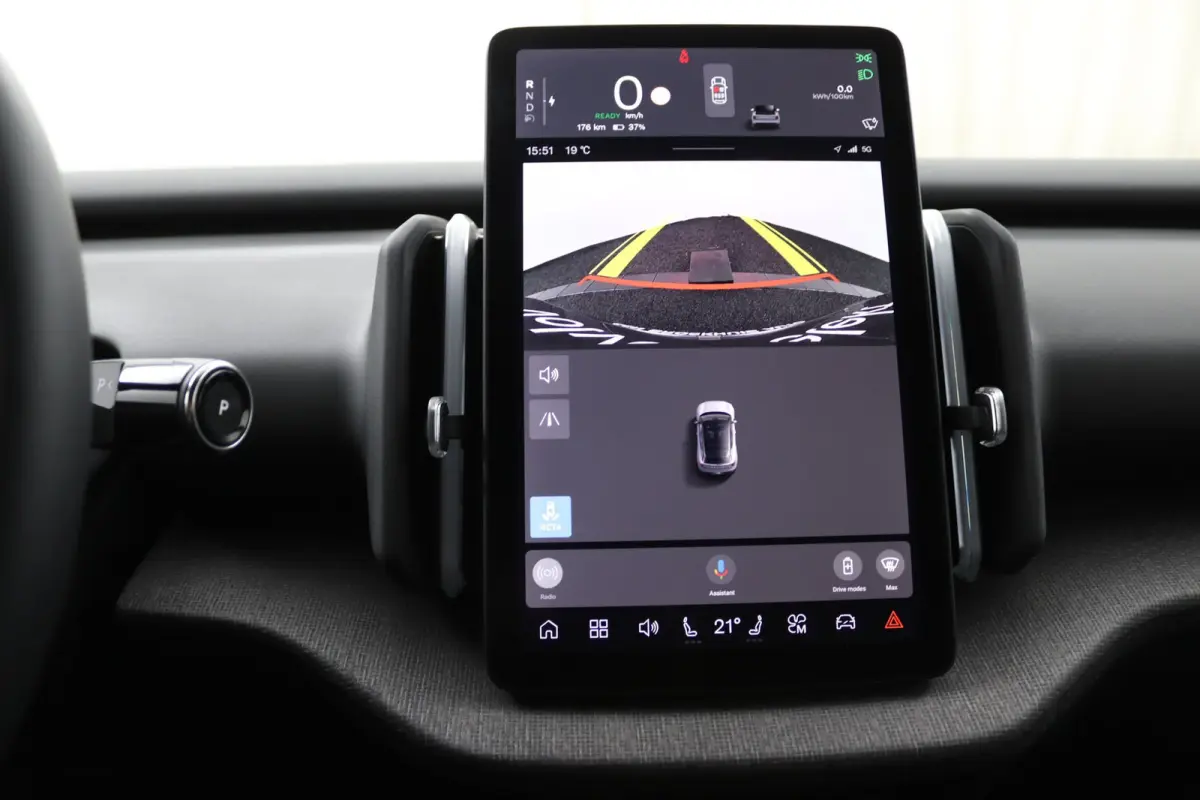 P5 Long Range Plus Black Edition Europa 69 kWh | Elektrisch Verstelbare Soelen | Op Voorraad | Harman/Kardon | Stoelverwarming |
