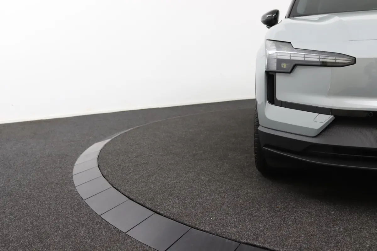 P5 Long Range Plus Black Edition Europa 69 kWh | Elektrisch Verstelbare Soelen | Op Voorraad | Harman/Kardon | Stoelverwarming |