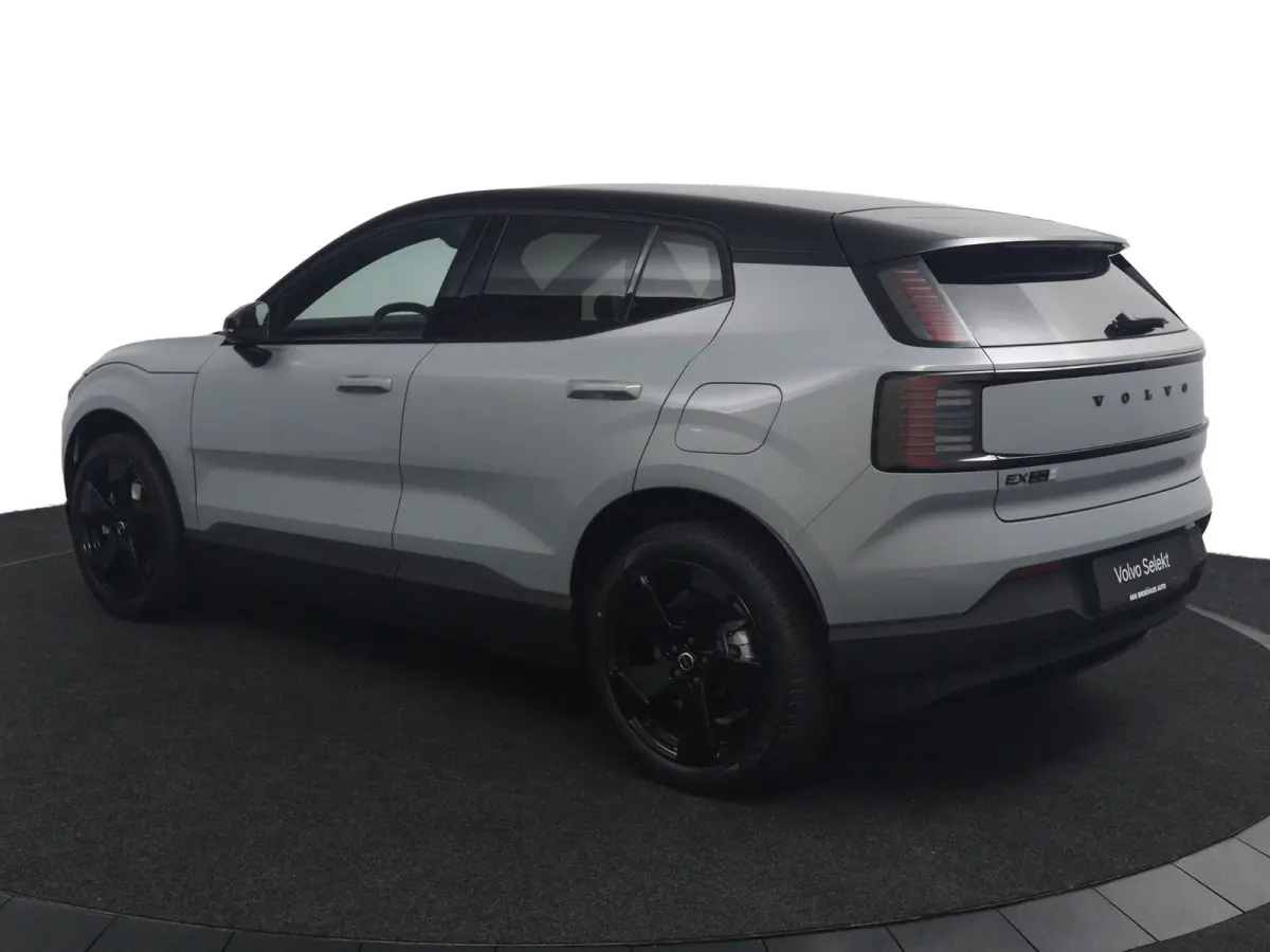 P5 Long Range Plus Black Edition Europa 69 kWh | Elektrisch Verstelbare Soelen | Op Voorraad | Harman/Kardon | Stoelverwarming |