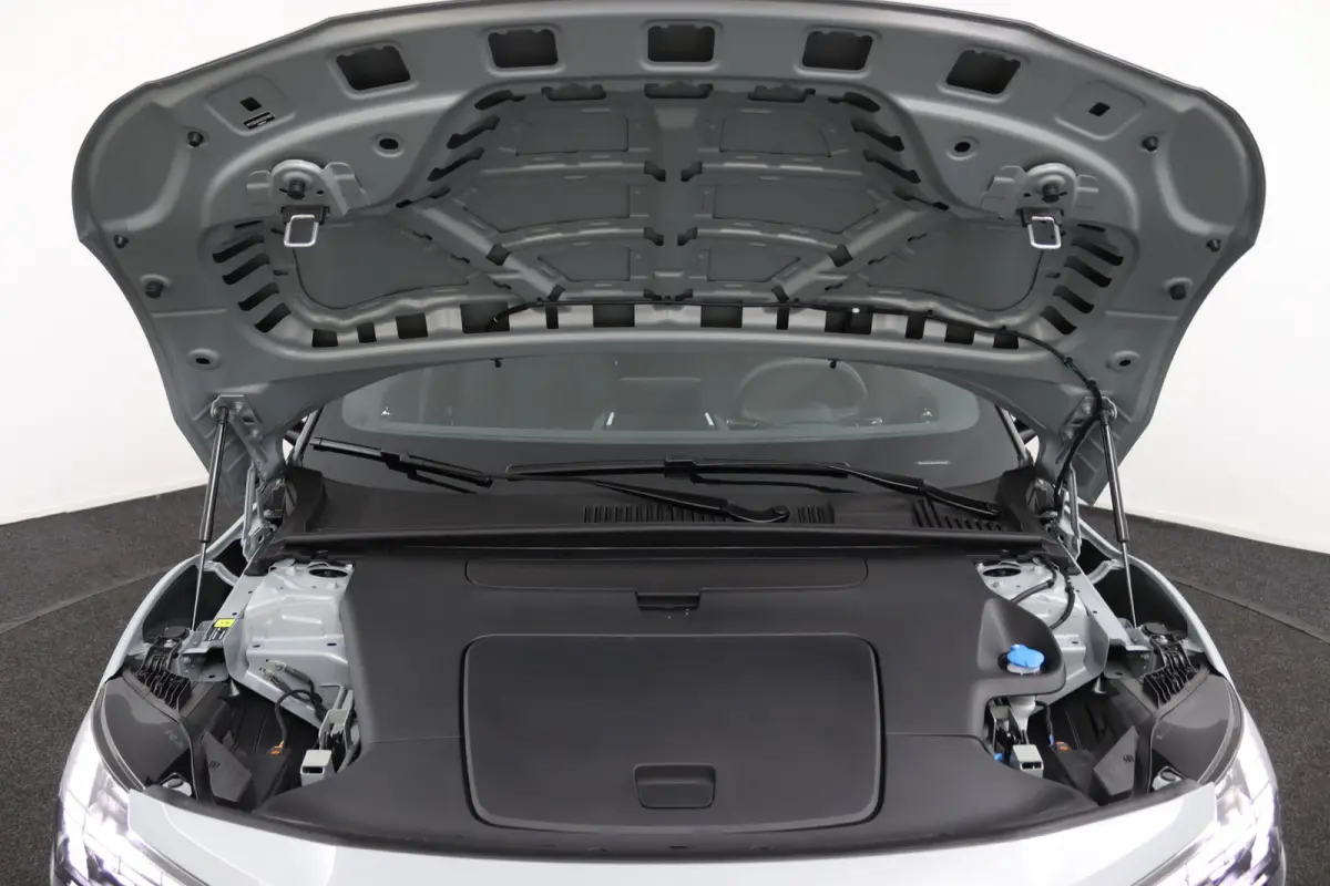 P5 Long Range Plus Black Edition Europa 69 kWh | Elektrisch Verstelbare Soelen | Op Voorraad | Harman/Kardon | Stoelverwarming |