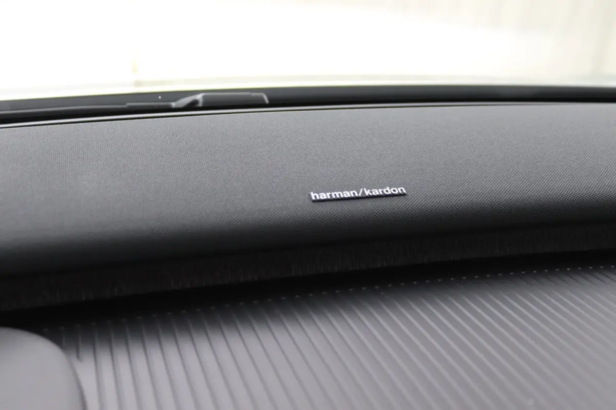P5 Long Range Plus Black Edition Europa 69 kWh | Elektrisch Verstelbare Soelen | Op Voorraad | Harman/Kardon | Stoelverwarming |