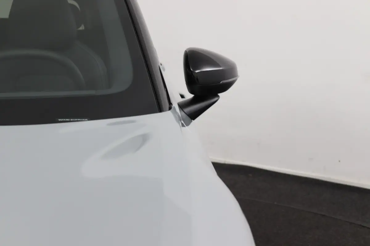 P5 Long Range Plus Black Edition Europa 69 kWh | Elektrisch Verstelbare Soelen | Op Voorraad | Harman/Kardon | Stoelverwarming |