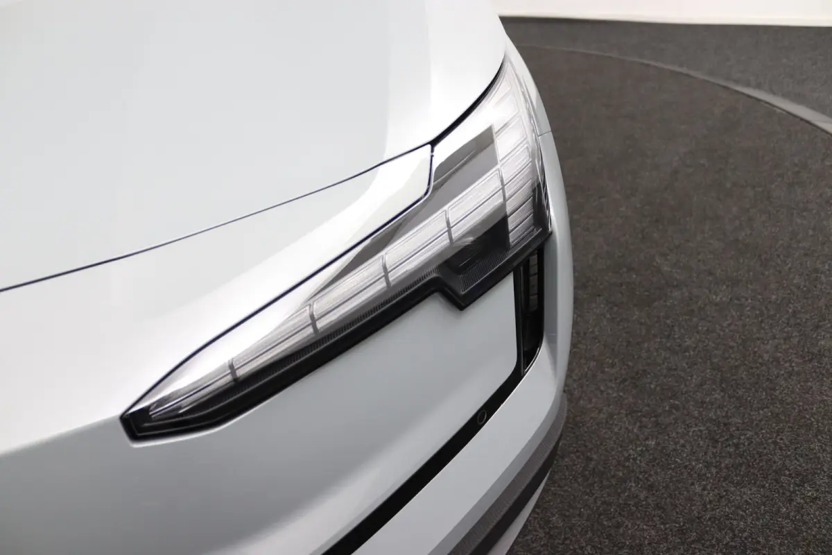 P5 Long Range Plus Black Edition Europa 69 kWh | Elektrisch Verstelbare Soelen | Op Voorraad | Harman/Kardon | Stoelverwarming |