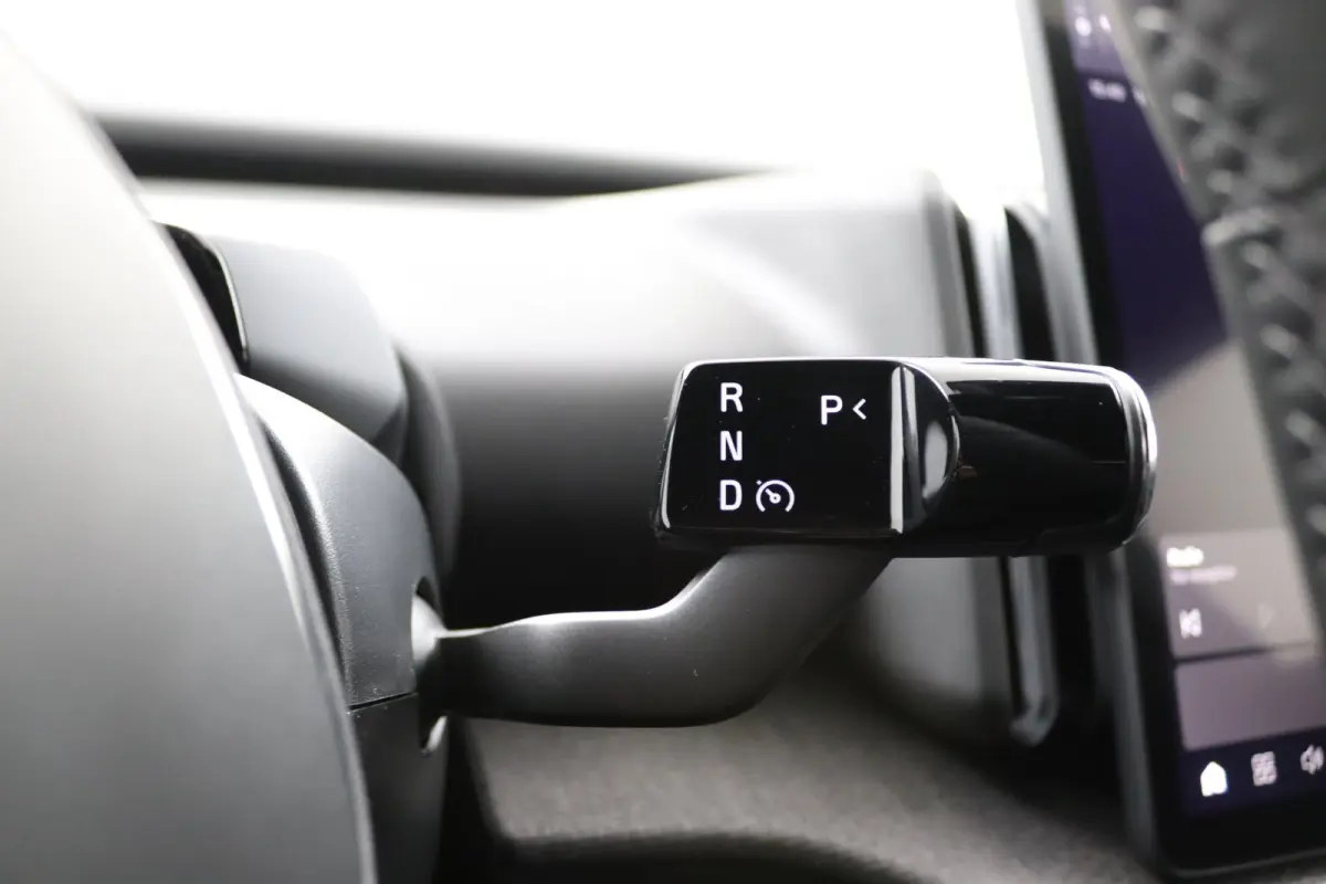 P5 Long Range Plus Black Edition Europa 69 kWh | Elektrisch Verstelbare Soelen | Op Voorraad | Harman/Kardon | Stoelverwarming |