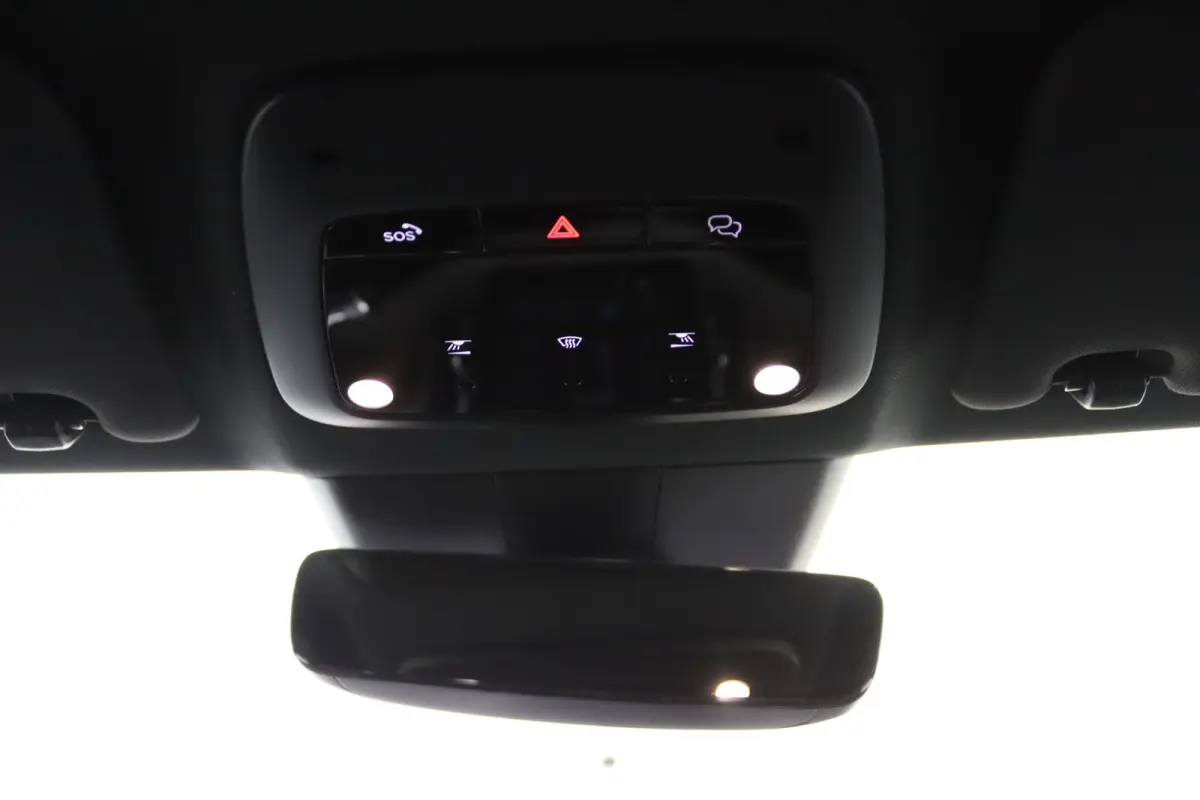 P5 Long Range Plus Black Edition Europa 69 kWh | Elektrisch Verstelbare Soelen | Op Voorraad | Harman/Kardon | Stoelverwarming |