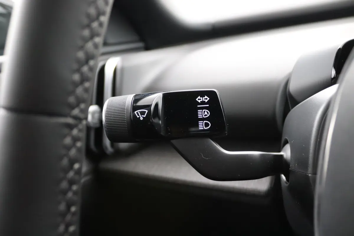 P5 Long Range Plus Black Edition Europa 69 kWh | Elektrisch Verstelbare Soelen | Op Voorraad | Harman/Kardon | Stoelverwarming |