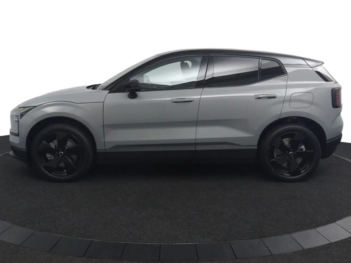 P5 Long Range Plus Black Edition Europa 69 kWh | Elektrisch Verstelbare Soelen | Op Voorraad | Harman/Kardon | Stoelverwarming |
