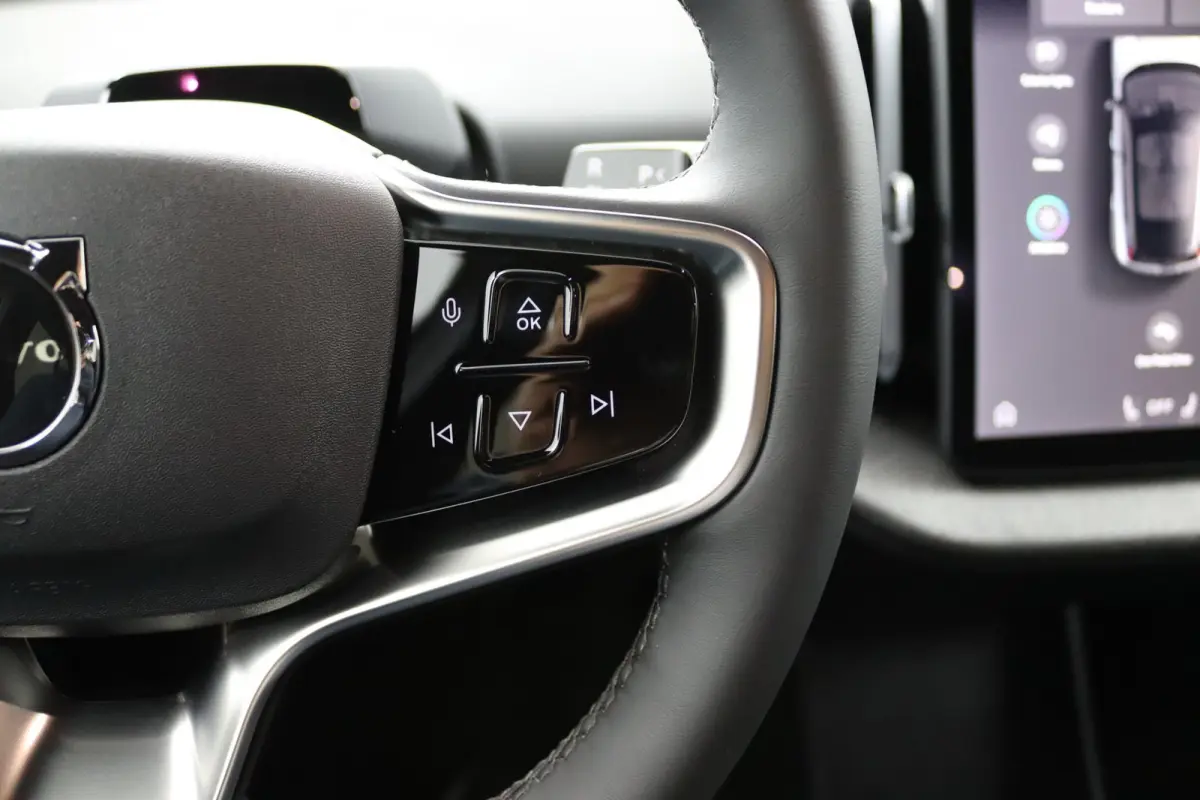 P5 Long Range Plus Black Edition Europa 69 kWh | Elektrisch Verstelbare Soelen | Op Voorraad | Harman/Kardon | Stoelverwarming |