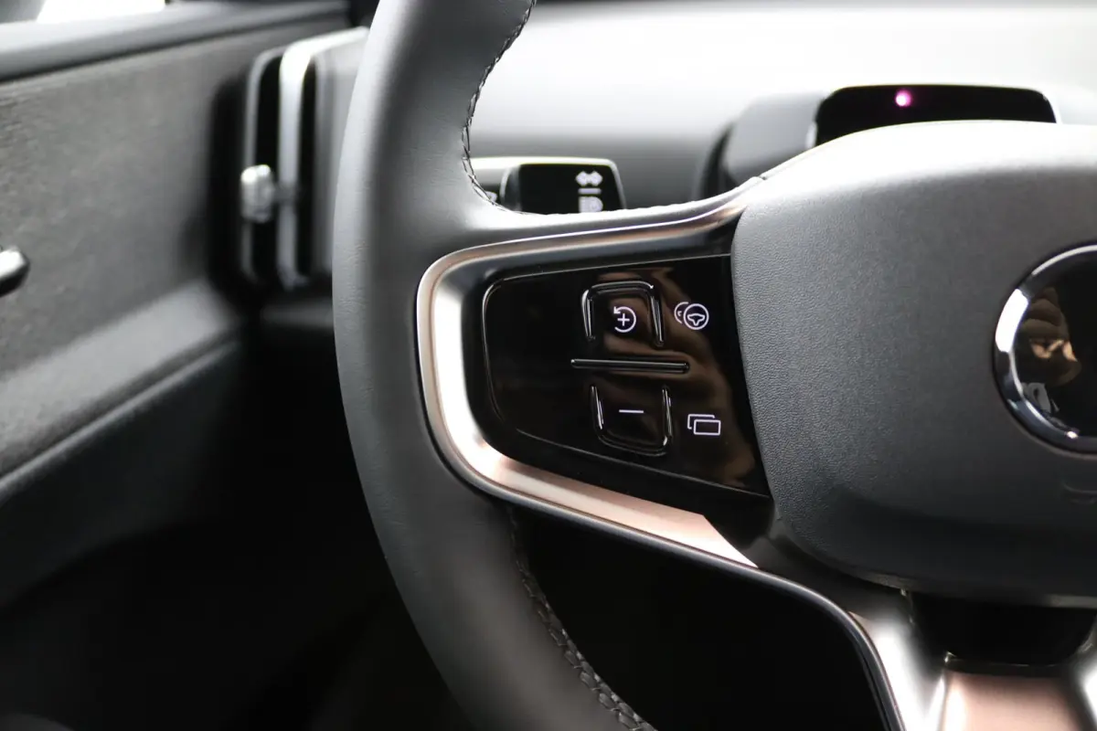 P5 Long Range Plus Black Edition Europa 69 kWh | Elektrisch Verstelbare Soelen | Op Voorraad | Harman/Kardon | Stoelverwarming |