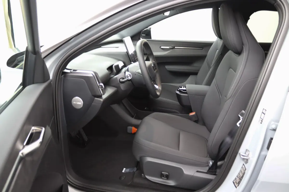P5 Long Range Plus Black Edition Europa 69 kWh | Elektrisch Verstelbare Soelen | Op Voorraad | Harman/Kardon | Stoelverwarming |