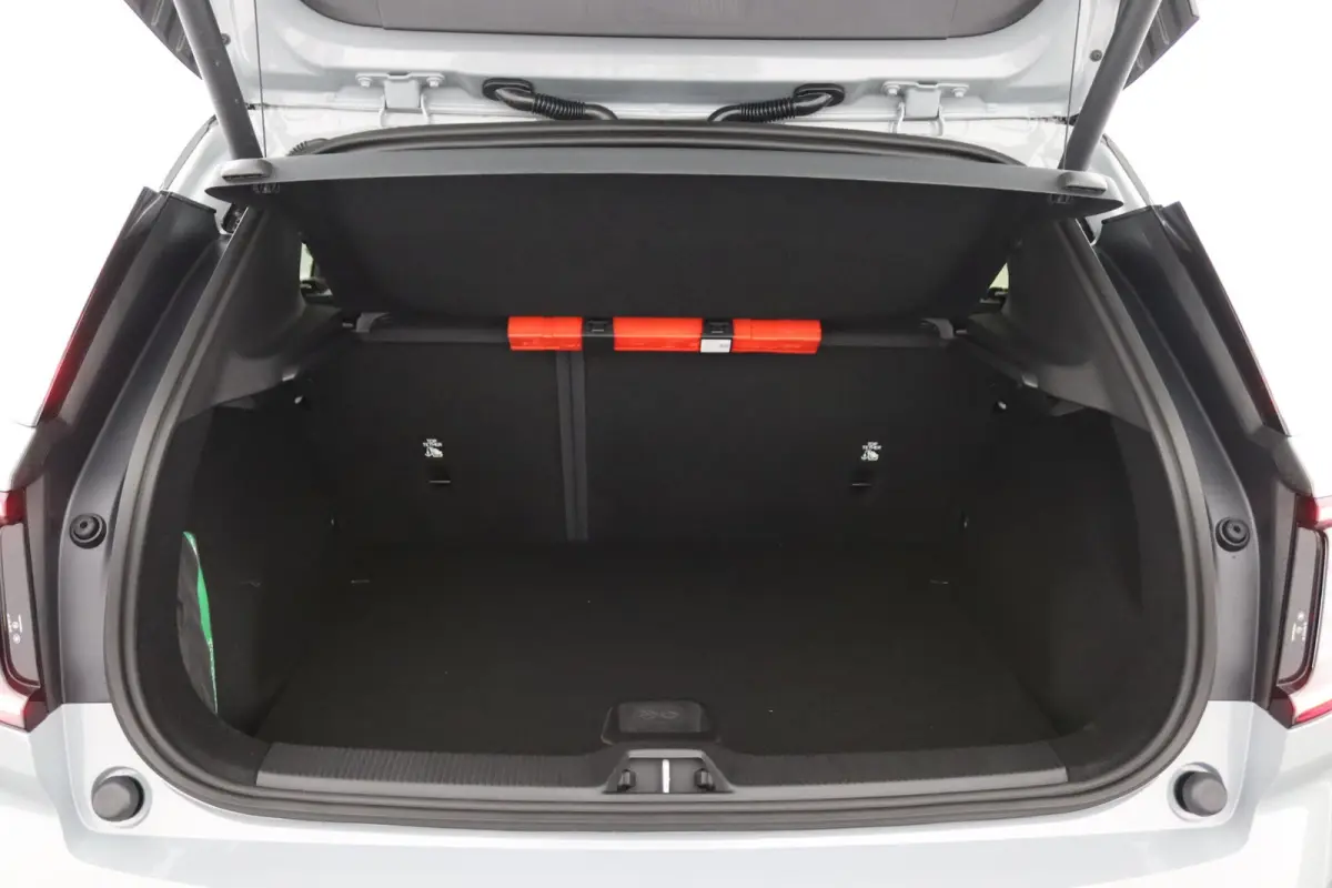 P5 Long Range Plus Black Edition Europa 69 kWh | Elektrisch Verstelbare Soelen | Op Voorraad | Harman/Kardon | Stoelverwarming |