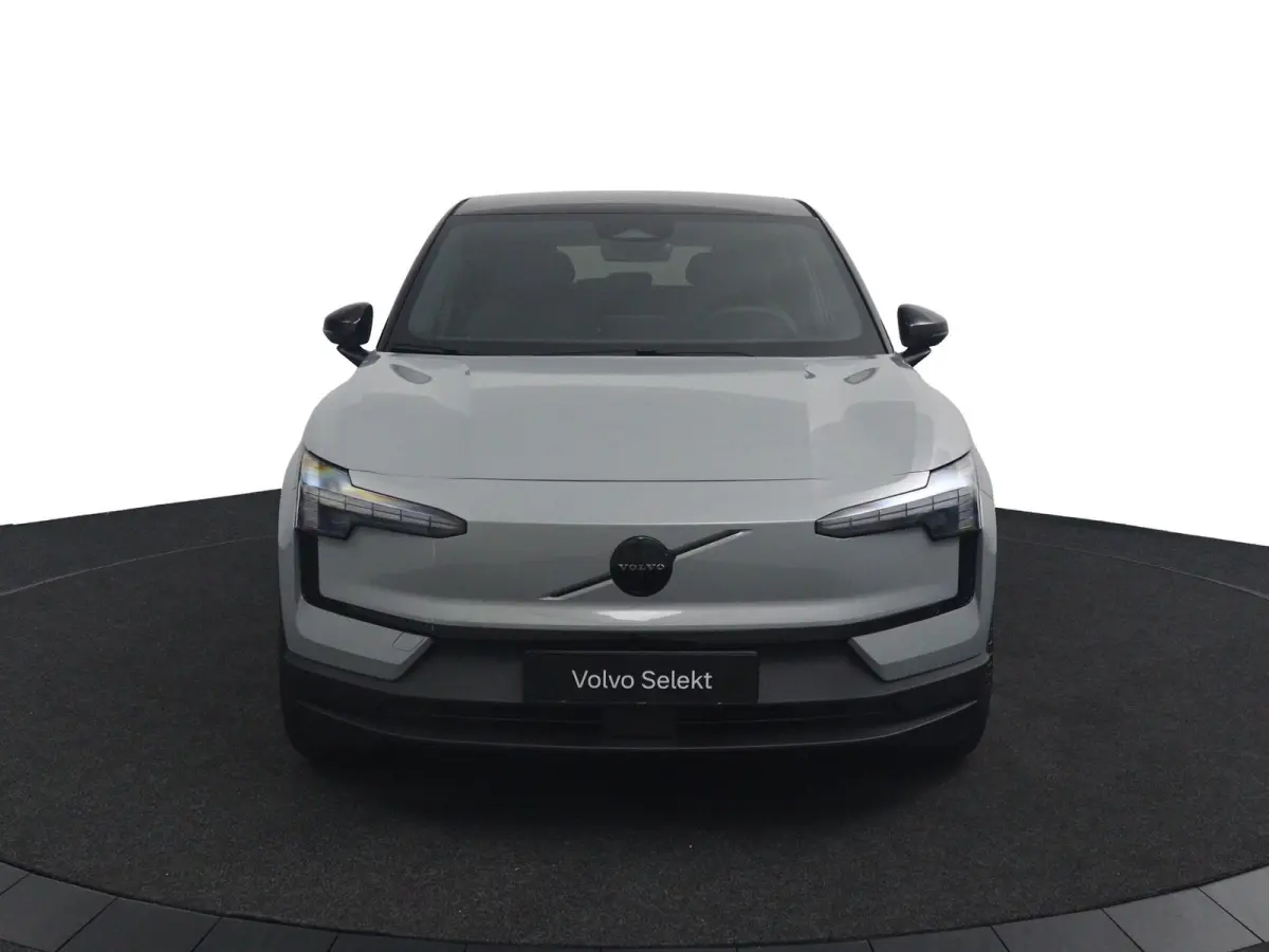 P5 Long Range Plus Black Edition Europa 69 kWh | Elektrisch Verstelbare Soelen | Op Voorraad | Harman/Kardon | Stoelverwarming |