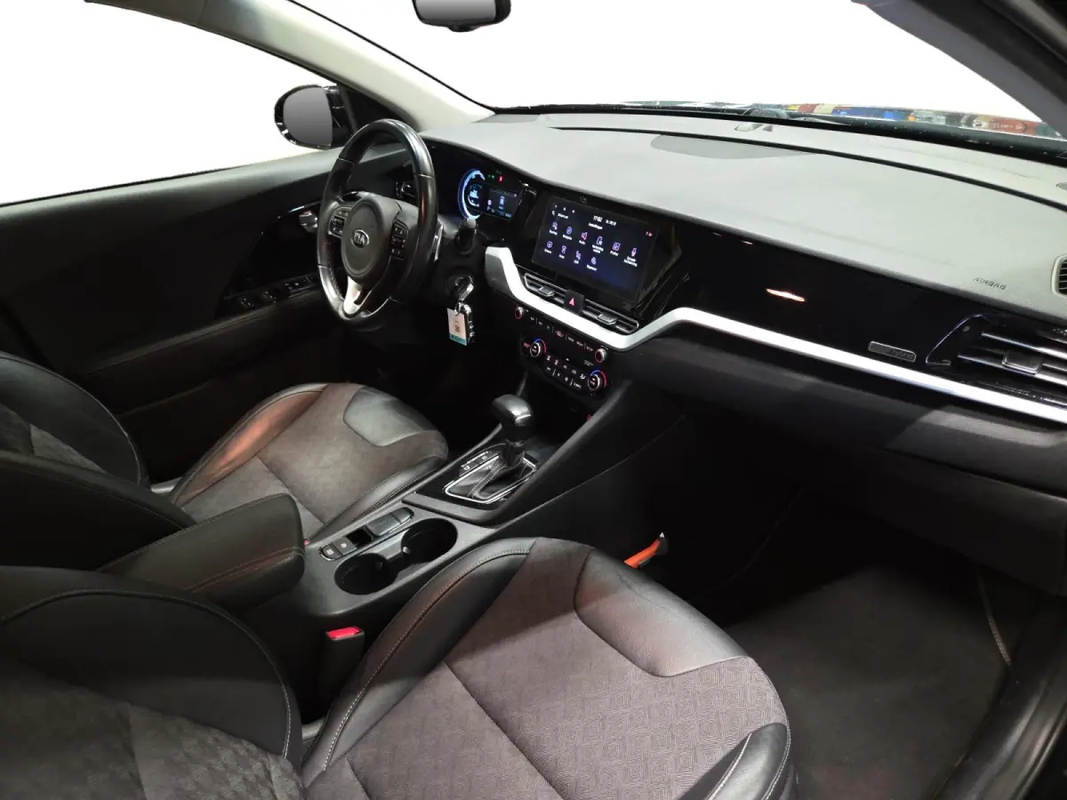 1.6i Hybrid DynamicLine | 1e Eigenaar | Automaat | Camera | Carplay | navigatie | Cruise Control Adaptief | 12 Maanden BOVAG Garantie |