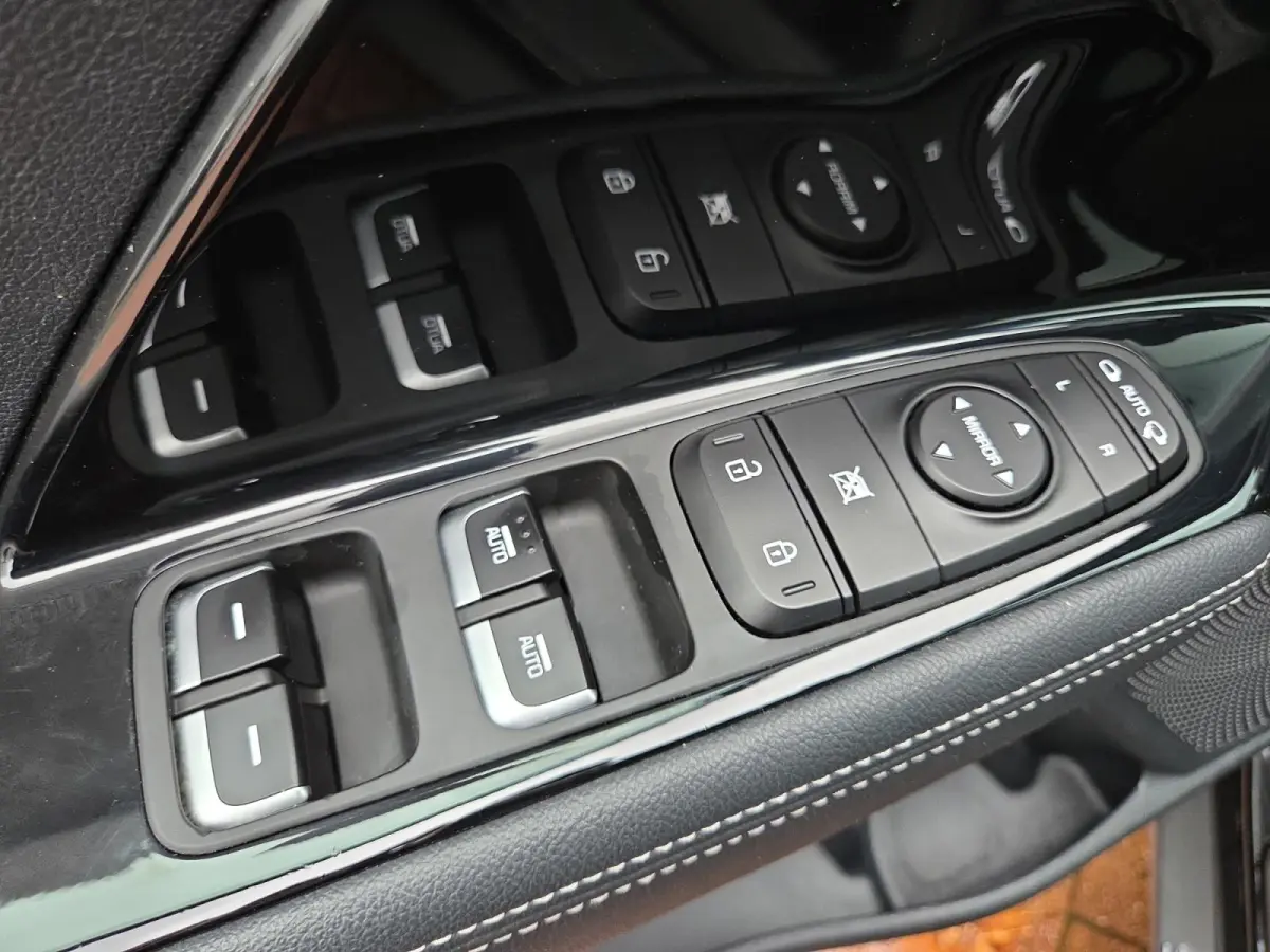1.6i Hybrid DynamicLine | 1e Eigenaar | Automaat | Camera | Carplay | navigatie | Cruise Control Adaptief | 12 Maanden BOVAG Garantie |