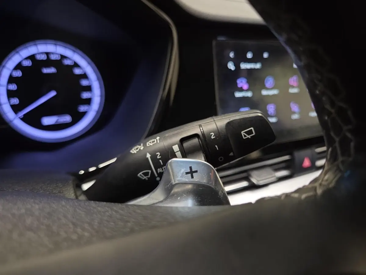 1.6i Hybrid DynamicLine | 1e Eigenaar | Automaat | Camera | Carplay | navigatie | Cruise Control Adaptief | 12 Maanden BOVAG Garantie |