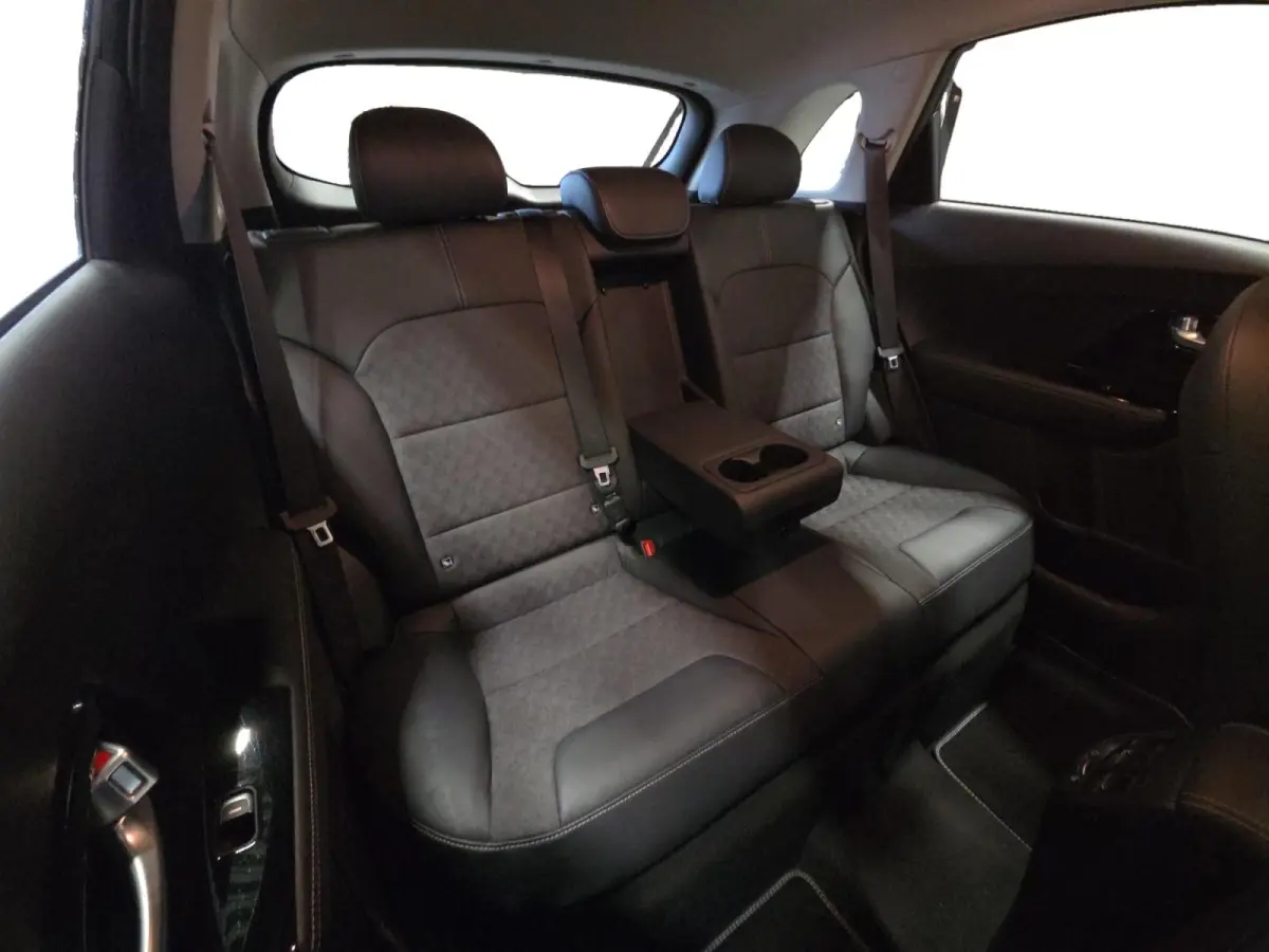 1.6i Hybrid DynamicLine | 1e Eigenaar | Automaat | Camera | Carplay | navigatie | Cruise Control Adaptief | 12 Maanden BOVAG Garantie |