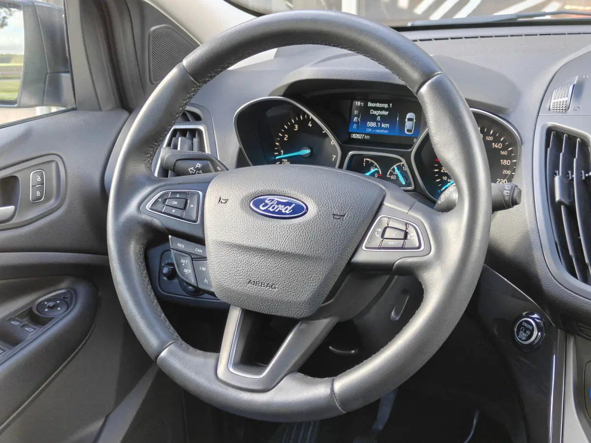 1.5 EcoBoost Titanium / Keyless / Trekhaak (2000kg) / Navi / Carplay