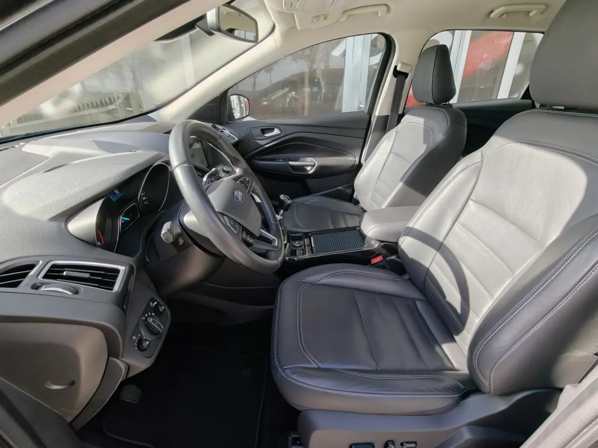 1.5 EcoBoost Titanium / Keyless / Trekhaak (2000kg) / Navi / Carplay