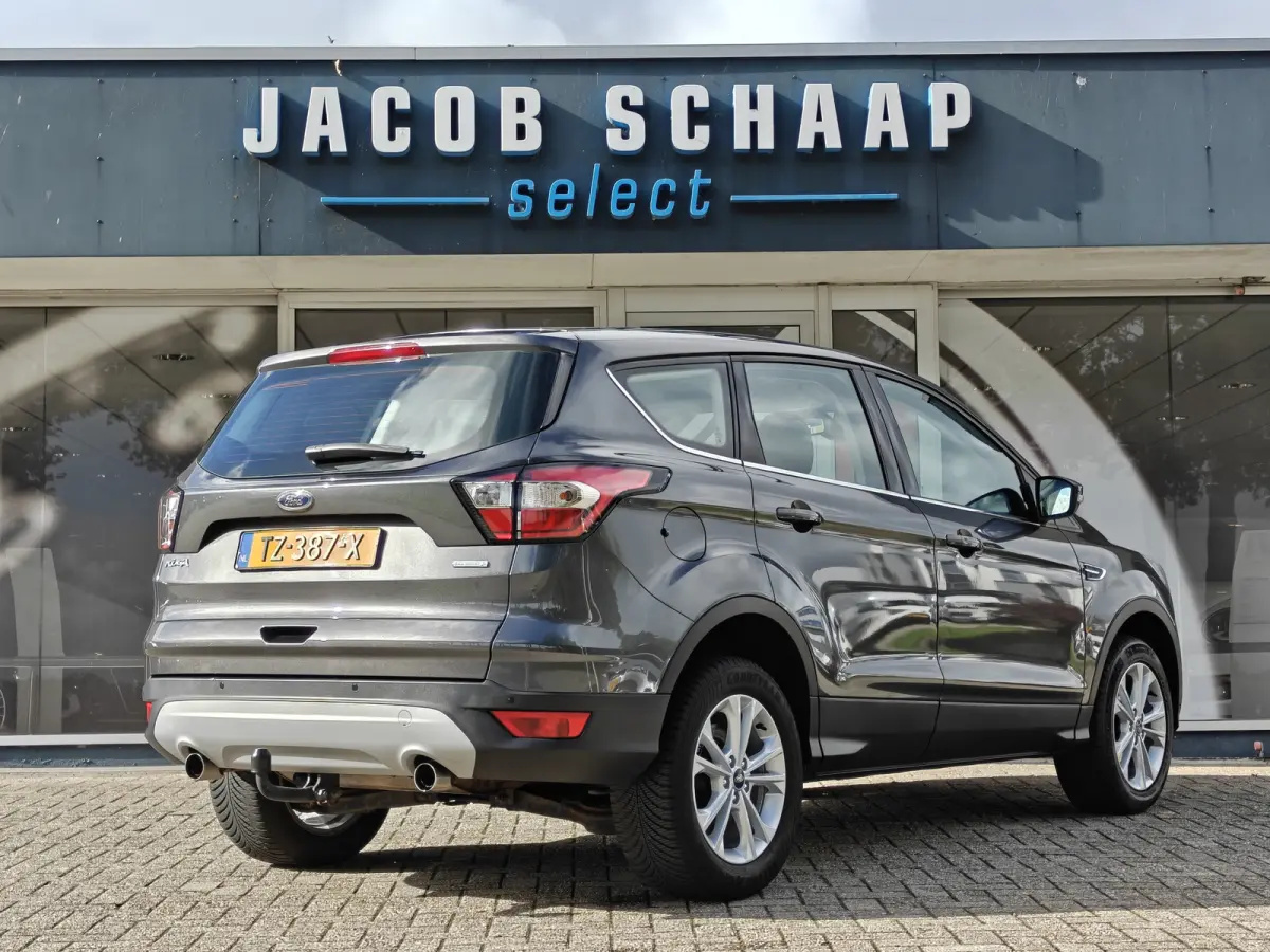 1.5 EcoBoost Titanium / Keyless / Trekhaak (2000kg) / Navi / Carplay