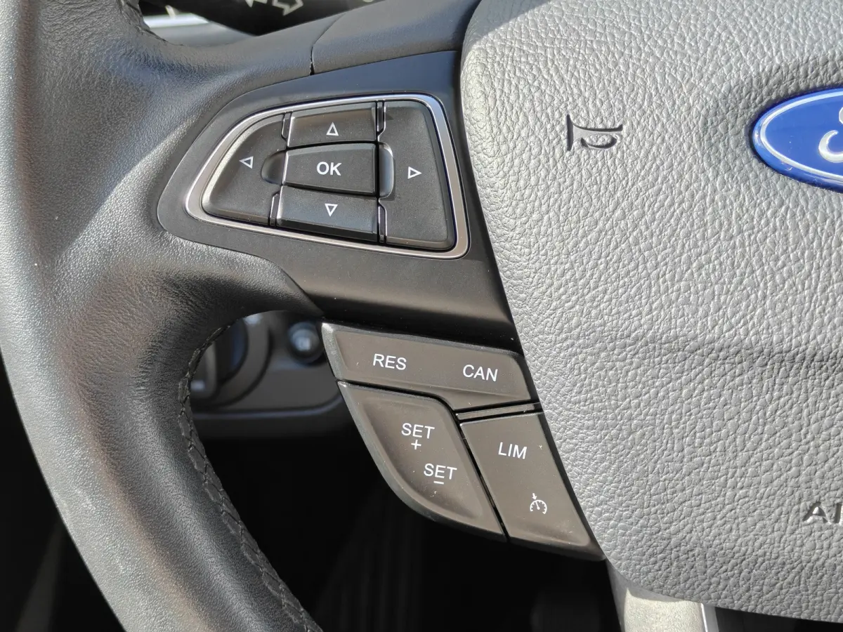 1.5 EcoBoost Titanium / Keyless / Trekhaak (2000kg) / Navi / Carplay