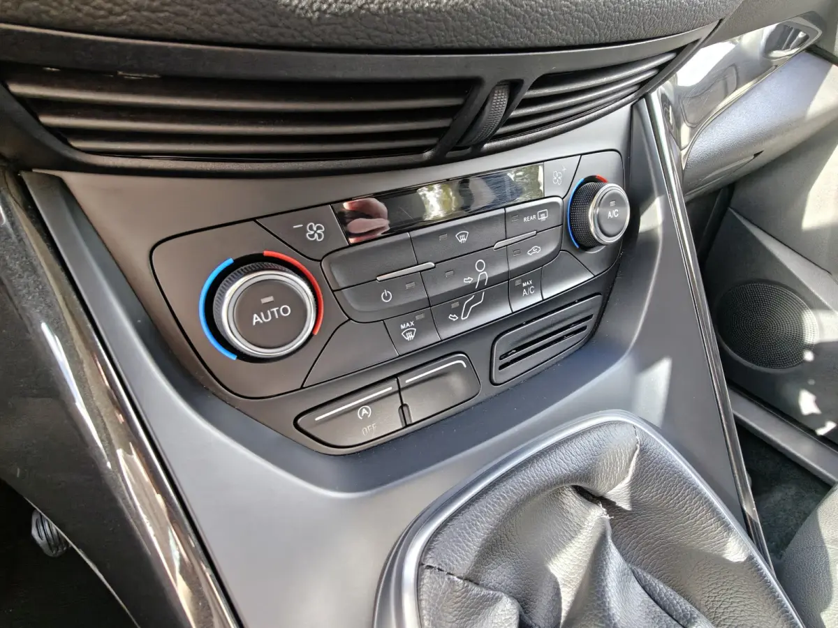 1.5 EcoBoost Titanium / Keyless / Trekhaak (2000kg) / Navi / Carplay