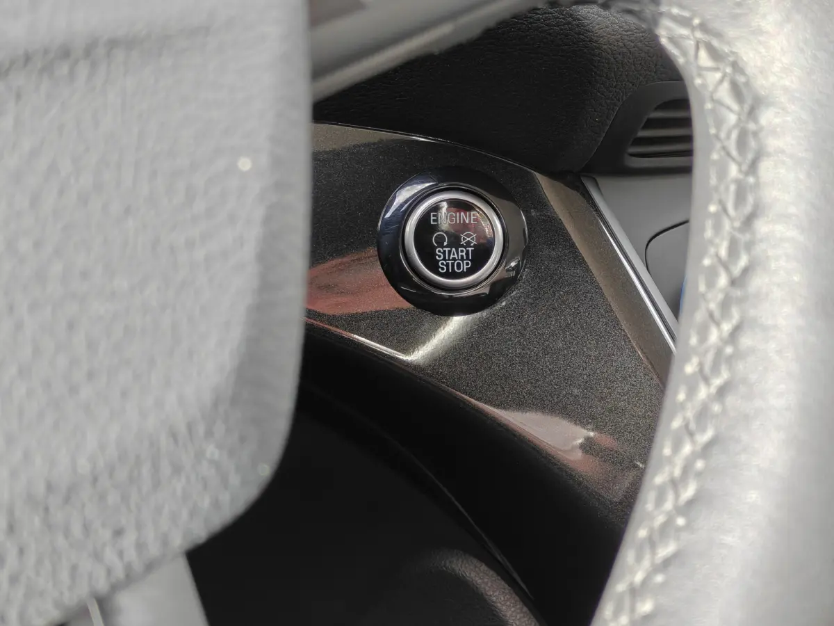 1.5 EcoBoost Titanium / Keyless / Trekhaak (2000kg) / Navi / Carplay
