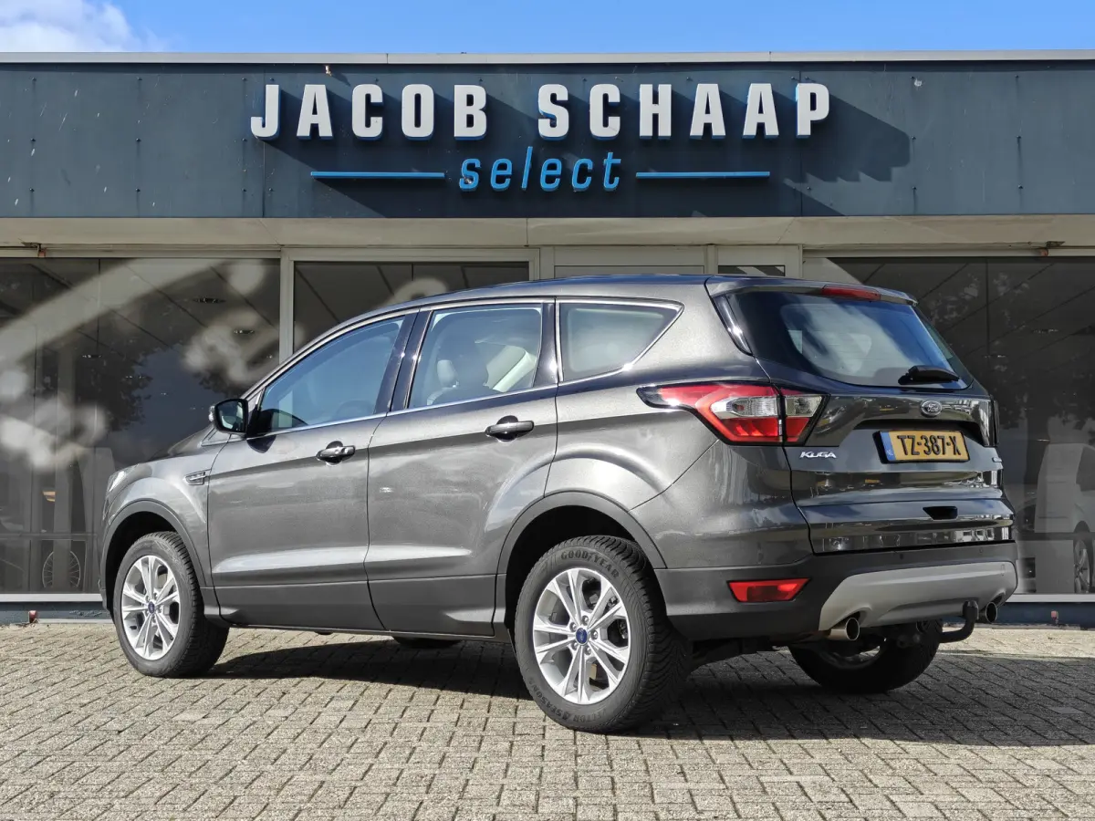 1.5 EcoBoost Titanium / Keyless / Trekhaak (2000kg) / Navi / Carplay