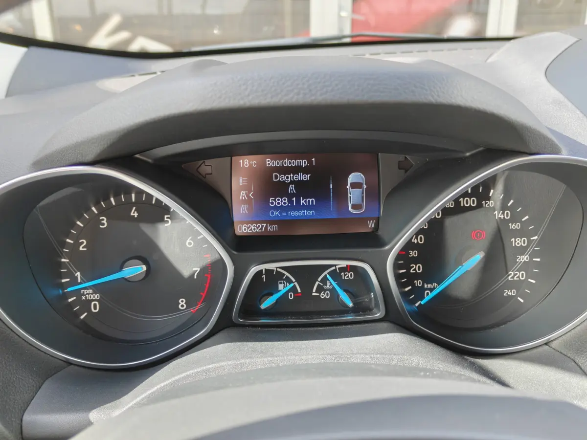 1.5 EcoBoost Titanium / Keyless / Trekhaak (2000kg) / Navi / Carplay