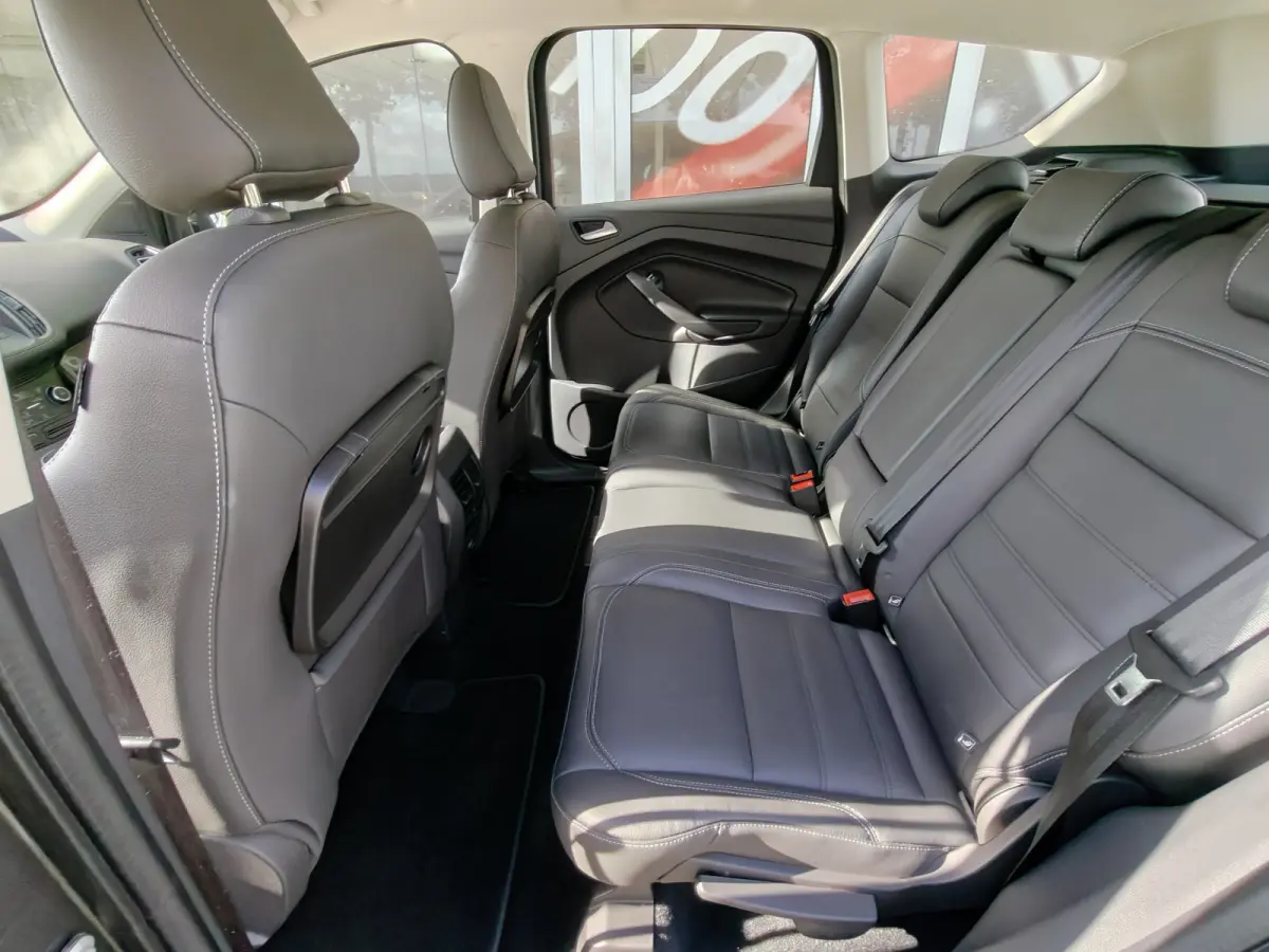 1.5 EcoBoost Titanium / Keyless / Trekhaak (2000kg) / Navi / Carplay