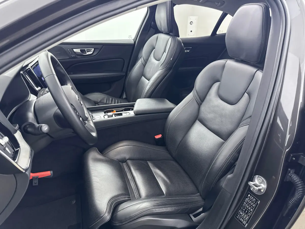 B4 Plus Bright | 18" | Geventileerd Nappa | Panoramadak | Harman Kardon | Trekhaak | 360 Camera | Full LED | Parkeerverwarming | Elektr. verst. Stoelen