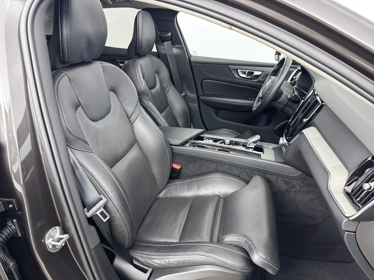 B4 Plus Bright | 18" | Geventileerd Nappa | Panoramadak | Harman Kardon | Trekhaak | 360 Camera | Full LED | Parkeerverwarming | Elektr. verst. Stoelen