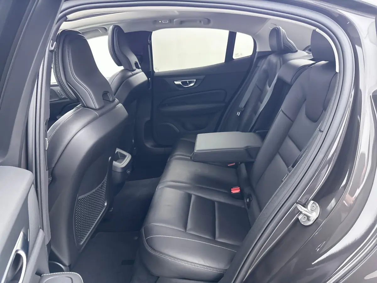B4 Plus Bright | 18" | Geventileerd Nappa | Panoramadak | Harman Kardon | Trekhaak | 360 Camera | Full LED | Parkeerverwarming | Elektr. verst. Stoelen