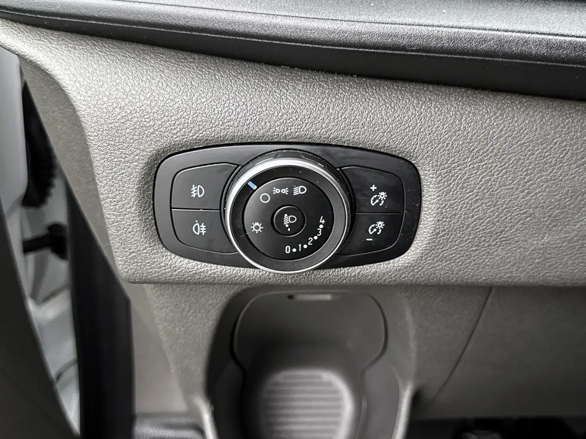 320 2.0 TDCI L2H1 Trekhaak Cruise control Parkeersensoren Airco Bluetooth