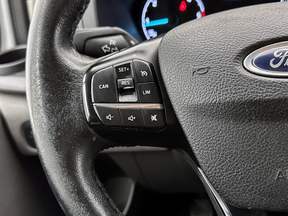 320 2.0 TDCI L2H1 Trekhaak Cruise control Parkeersensoren Airco Bluetooth