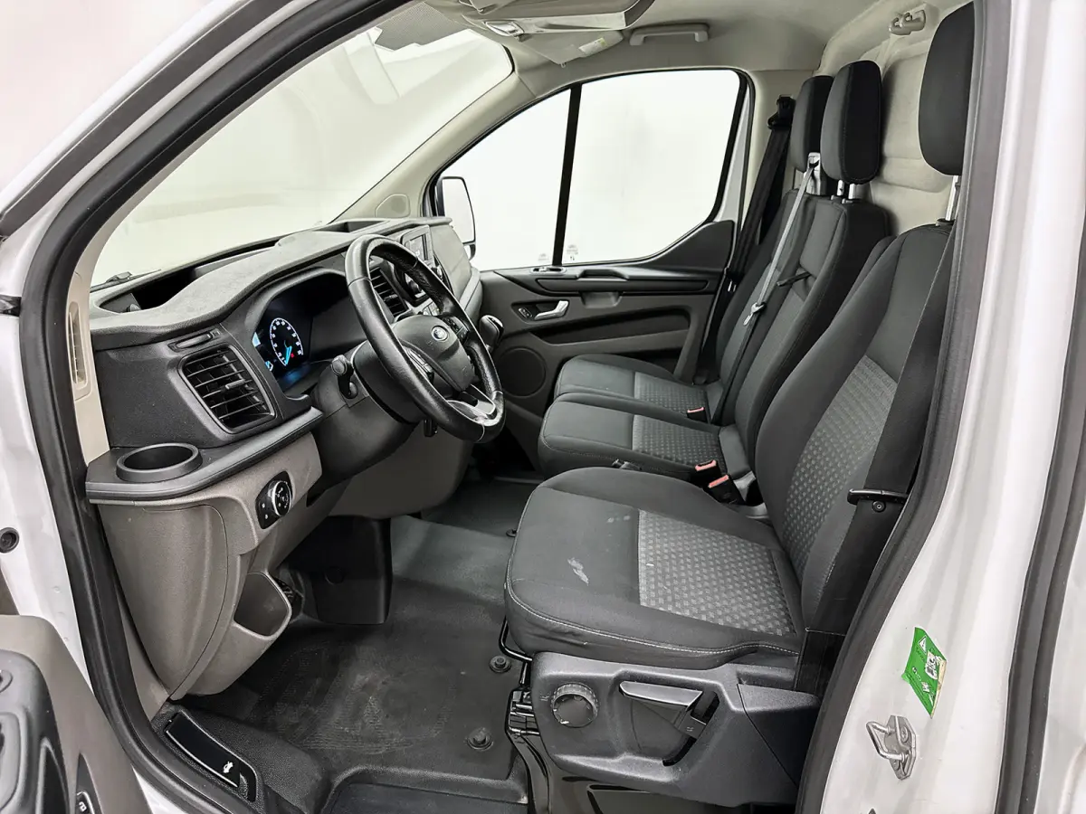 320 2.0 TDCI L2H1 Trekhaak Cruise control Parkeersensoren Airco Bluetooth