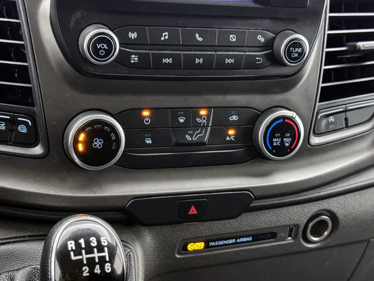 320 2.0 TDCI L2H1 Trekhaak Cruise control Parkeersensoren Airco Bluetooth